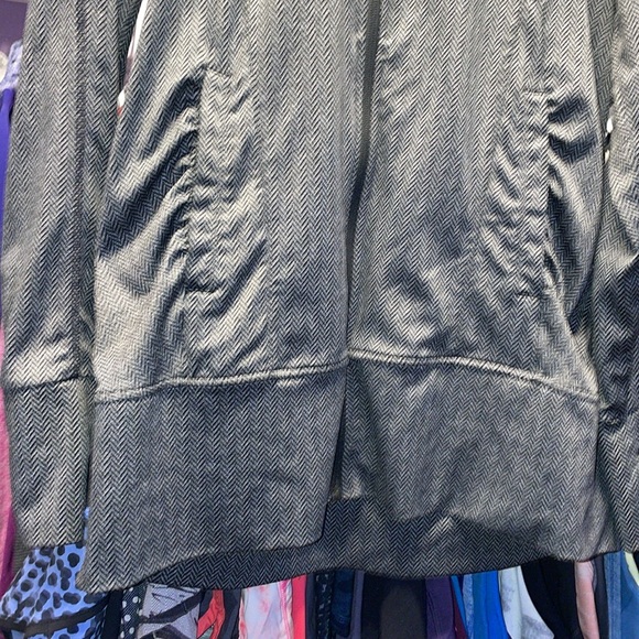 Mondetta grey and silver zipper up workout jacket sweater size large like new - Picture 6 of 9